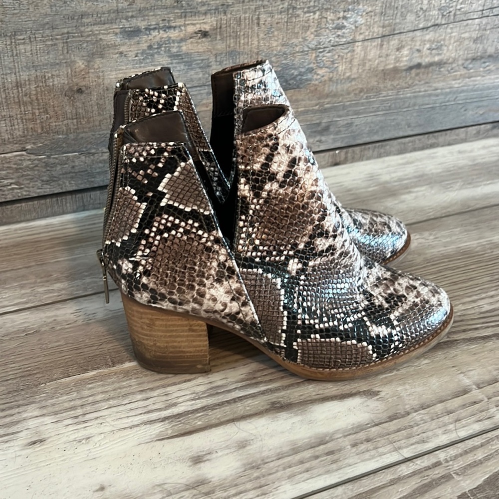 Super cute waterproof snake booties!